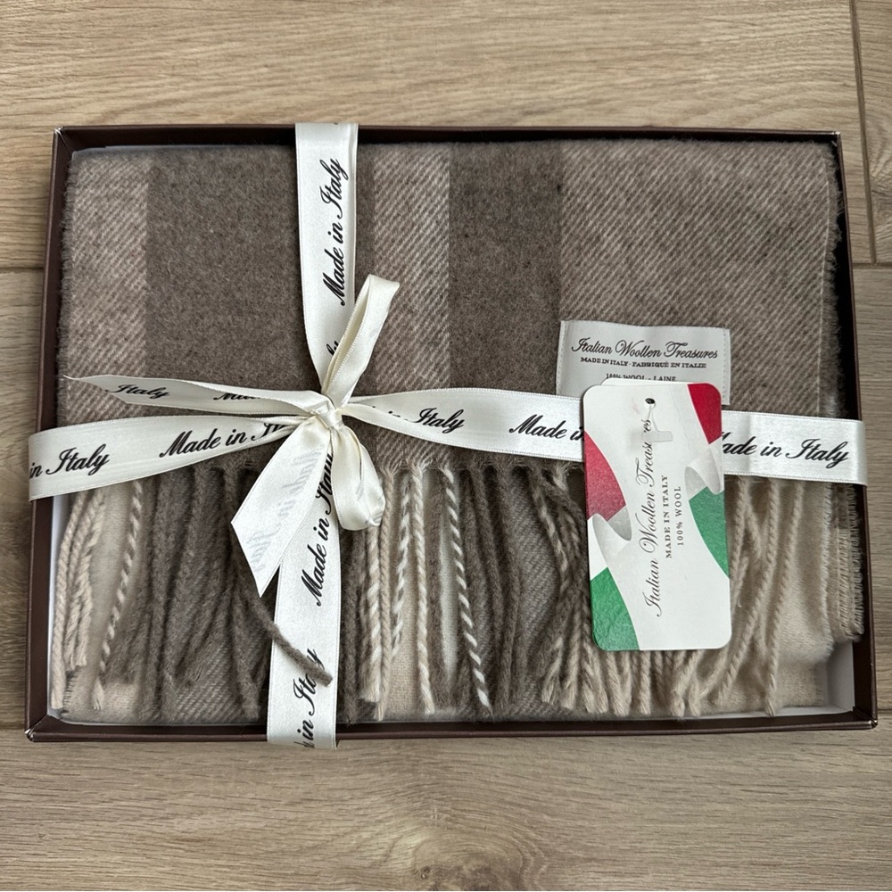 NIB ITALIAN Woollen Treasure Luxury 100%Wool Scarf w/Fringes Beige 12" X 70"